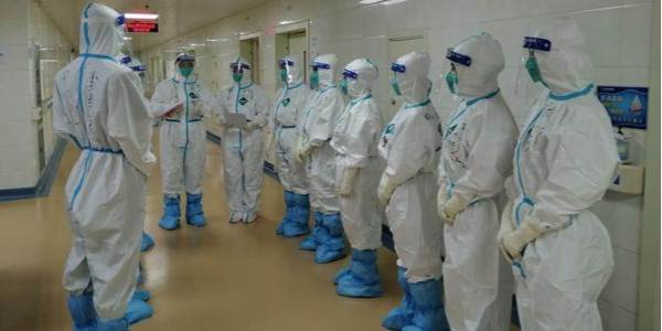 防護服的規(guī)格、材料、質量都應得到嚴格的控制